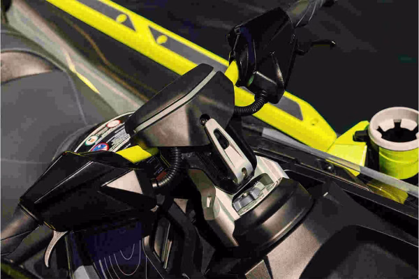 sea-doo-pwc-expro-feat-hydralic